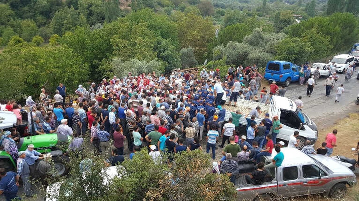 Görevlileri Alıkoydular, Yolu Kapattılar, Saatlerce İkna Olmadılar