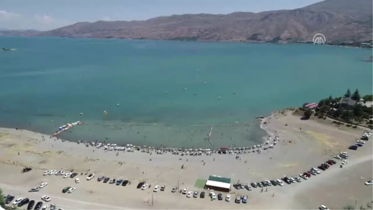 Hazar Gölü Doğu’daki Tatilcilerin Gözdesi Oldu