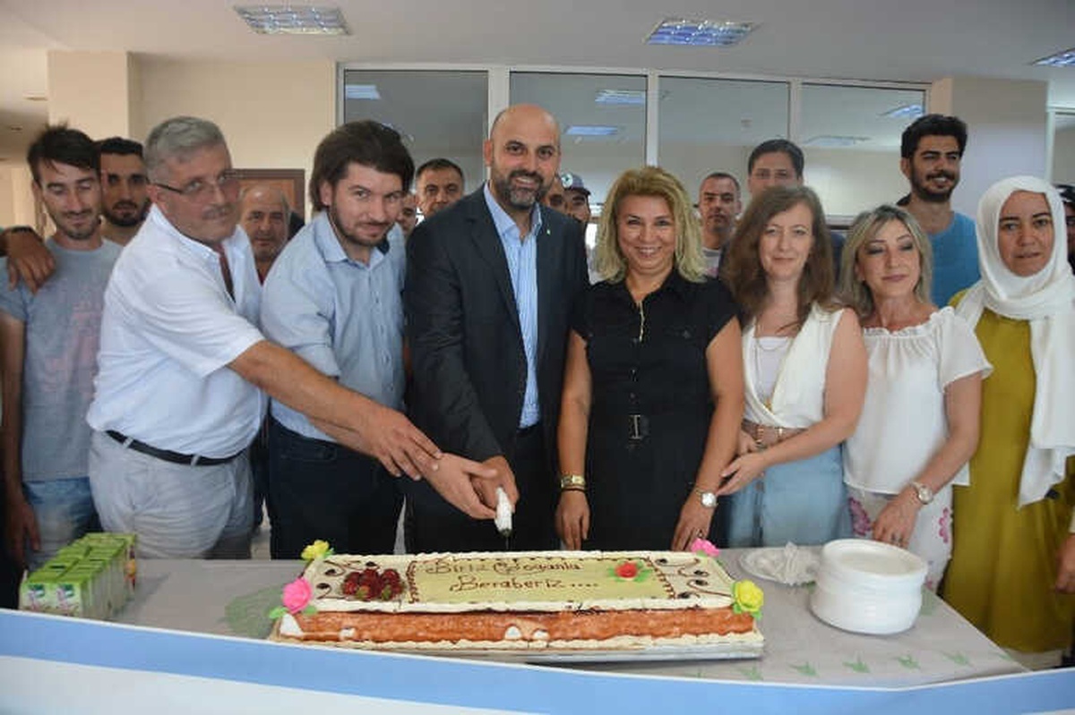 İzmit Belediyesi\'nde Toplu Doğum Günü Etkinlikleri Sürüyor