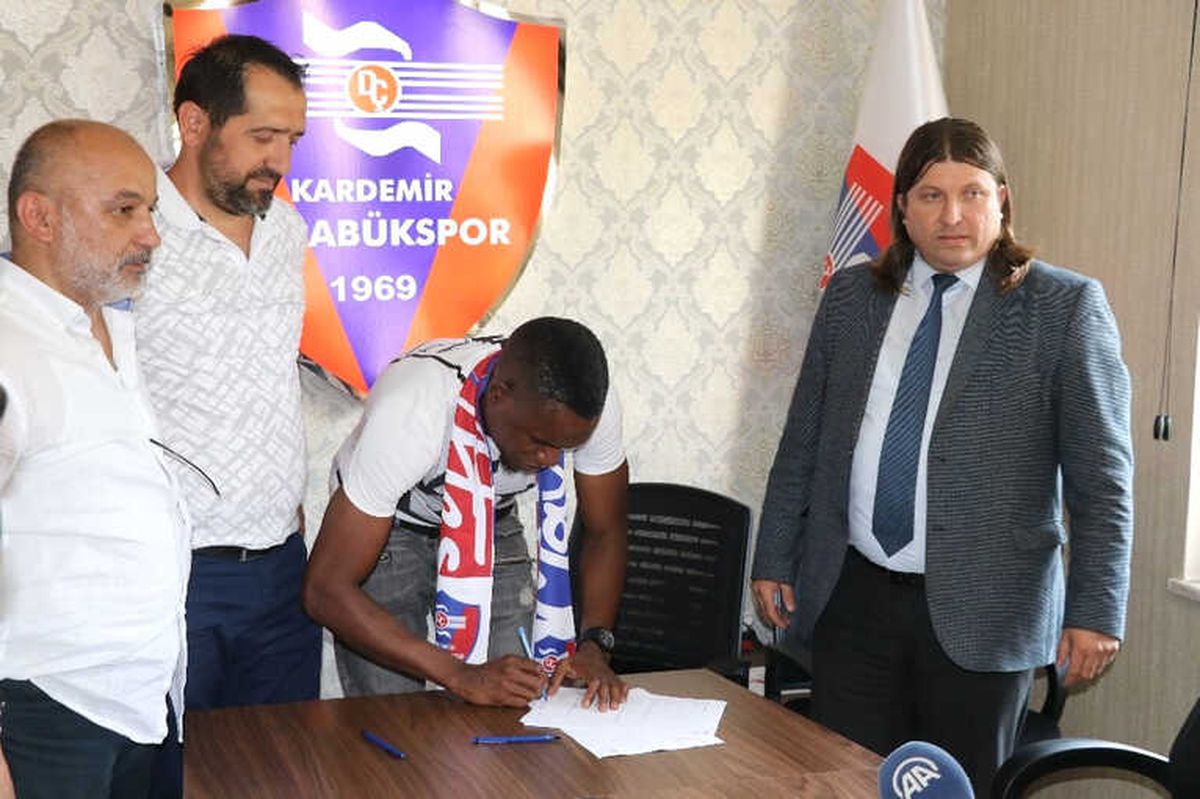Karabükspor, Justin Junior Mengolo\'yu Transfer Etti