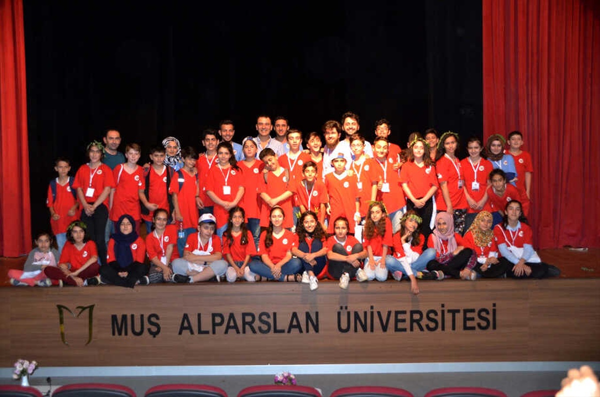 Muş\'ta "Bilim ve Sanat Sahnede Buluşuyor" Projesi