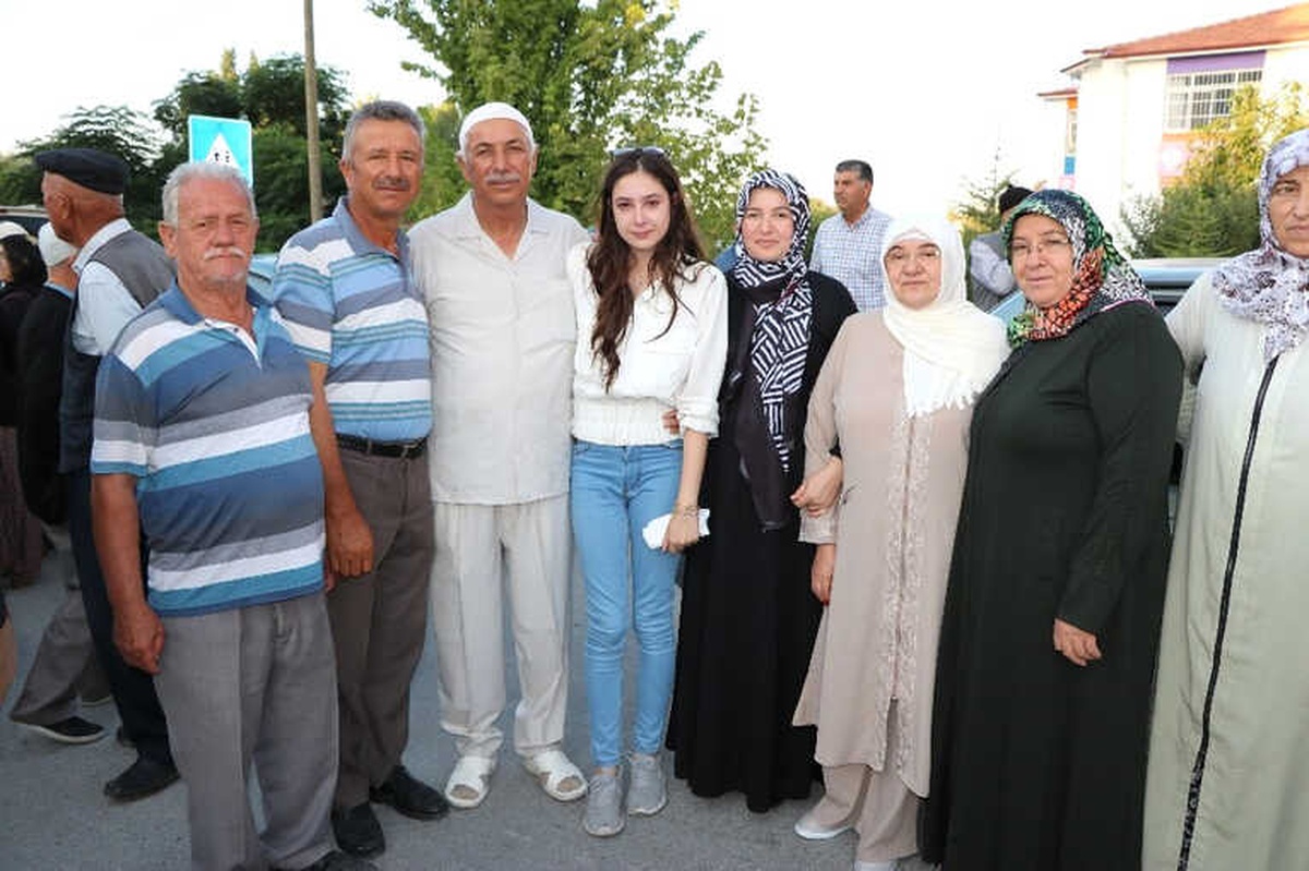 Niğde\'de İlk Hac Kafilesi Dualarla Uğurlandı