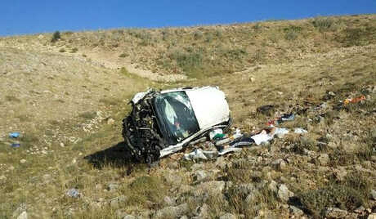 Otomobil Şarampole Yuvarlandı: 1 Ölü, 4 Yaralı