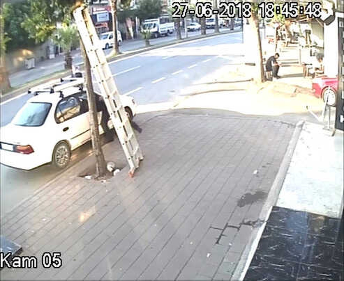 Otomobilden Telefon ve Cüzdan Çalan Hırsız Yakalandı