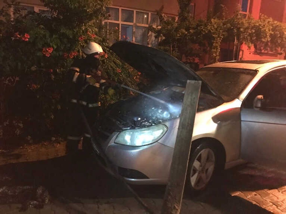 Park Halinde Otomobil Bir Anda Alev Aldı