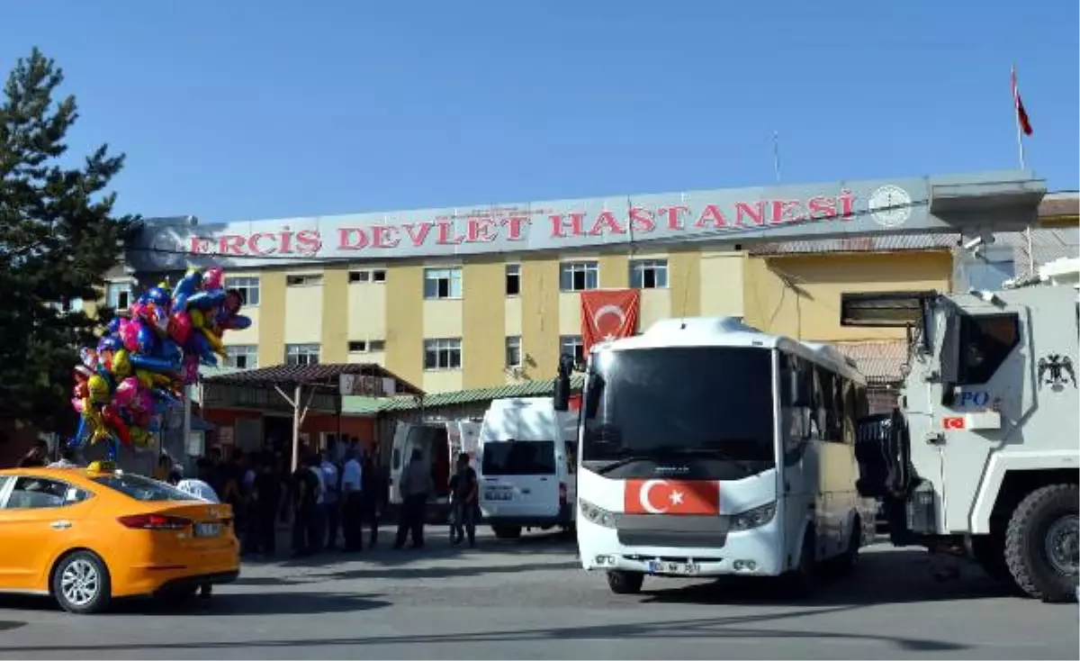 Piknikte Serinlemek İçin Girdiği Van Gölü\'nde Boğuldu