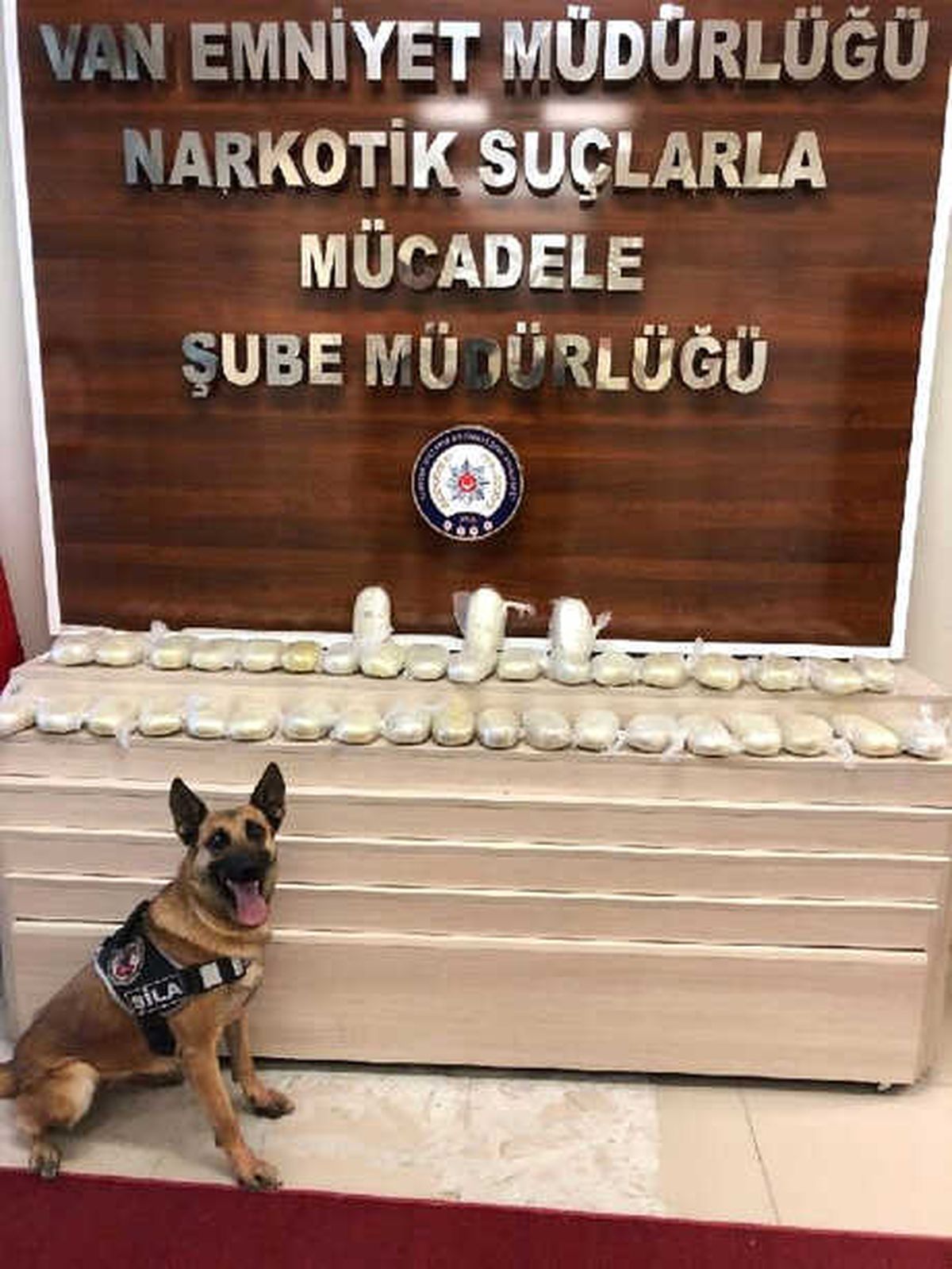 Plaj Şemsiyesinde 21 Kio Eroin Ele Geçirildi