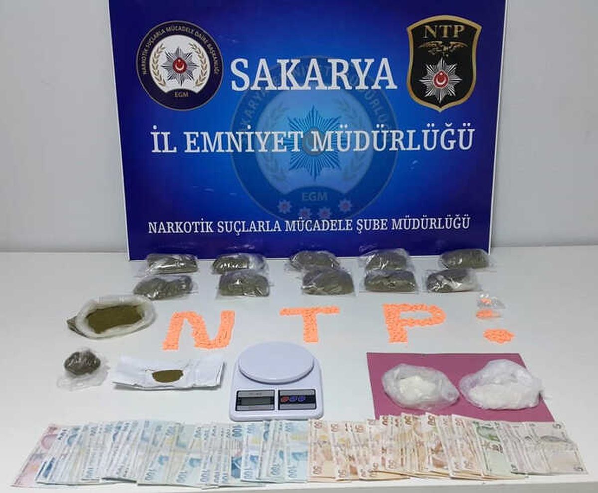Sakarya\'da 1 Kilo 66 Gram Esrar Yakalandı