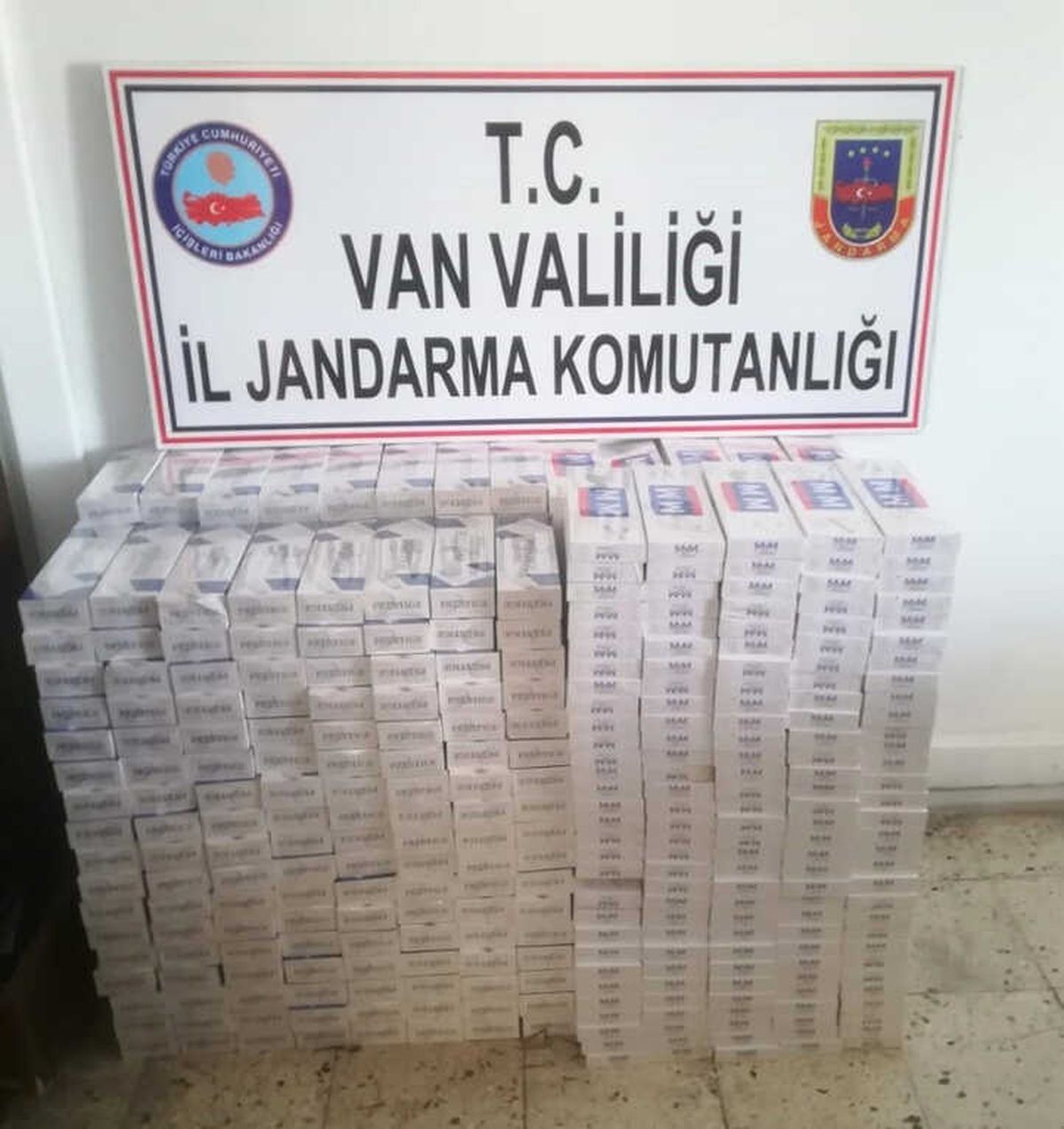 Saray\'da 5 Bin 800 Paket Kaçak Sigara Ele Geçirildi