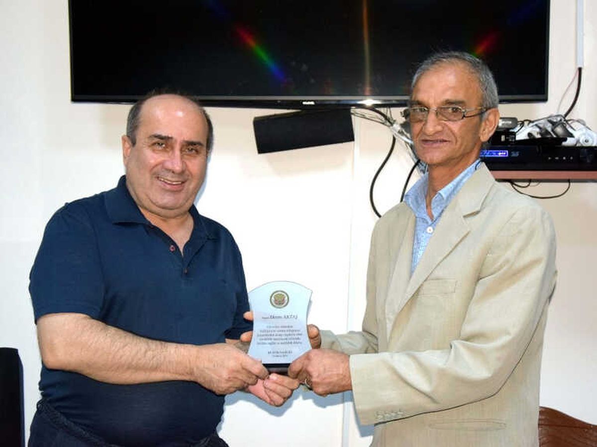 Valilik Personeli Aktaş\'a Veda Yemeği