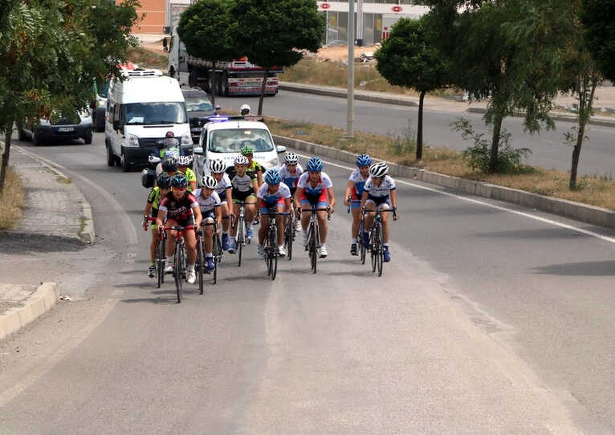 Yozgat\'ta Yüzlerce Sporcu Türkiye Şampiyonası Yol Yarışları\'nda Pedal Çevirdi