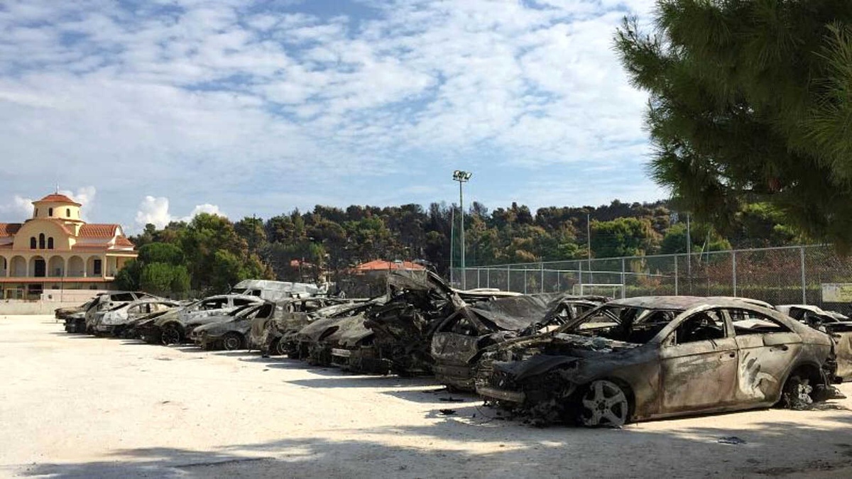 Yunanistan Yangını: Anadolu Rumları\'na Sığınak Olan Mahalleler Kül Oldu