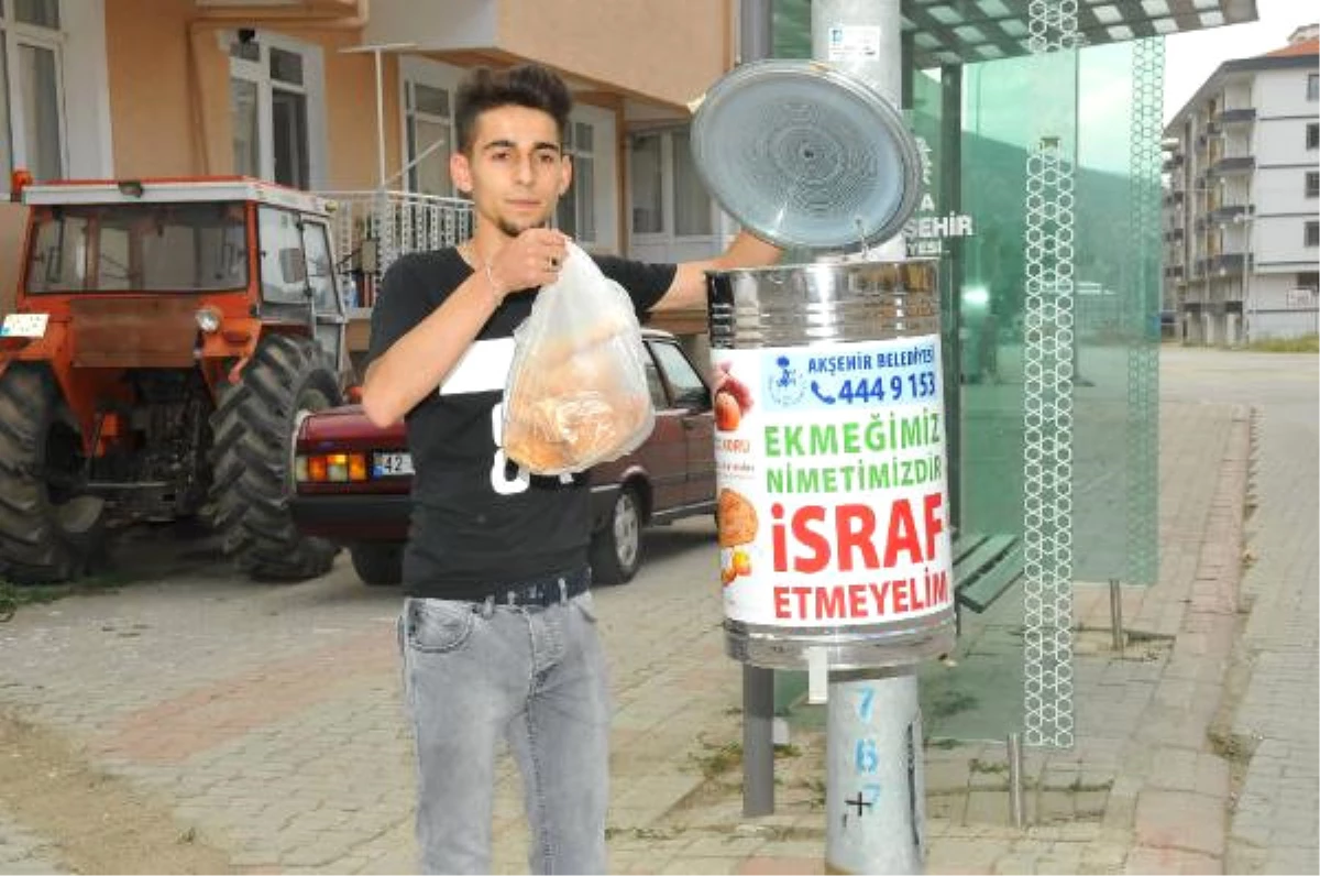 Akşehir\'de Sokak Hayvanları İçin \'Bayat Ekmek\' Projesi