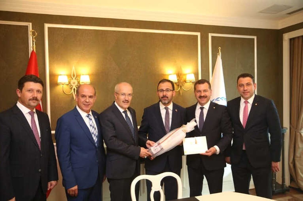 Bakanı Kırmızı Dipli Mum ile Kurtdere\'ye Davet