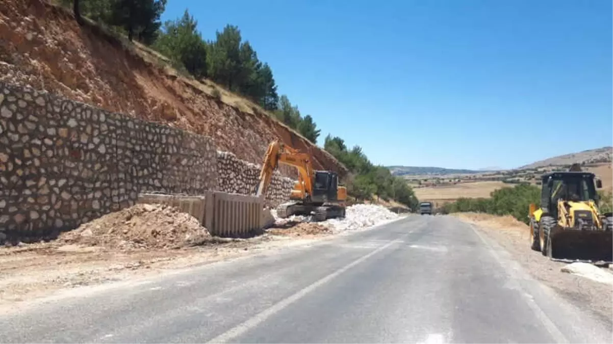 Çelikhan Yolunda Genişletme Çalışmaları Başladı