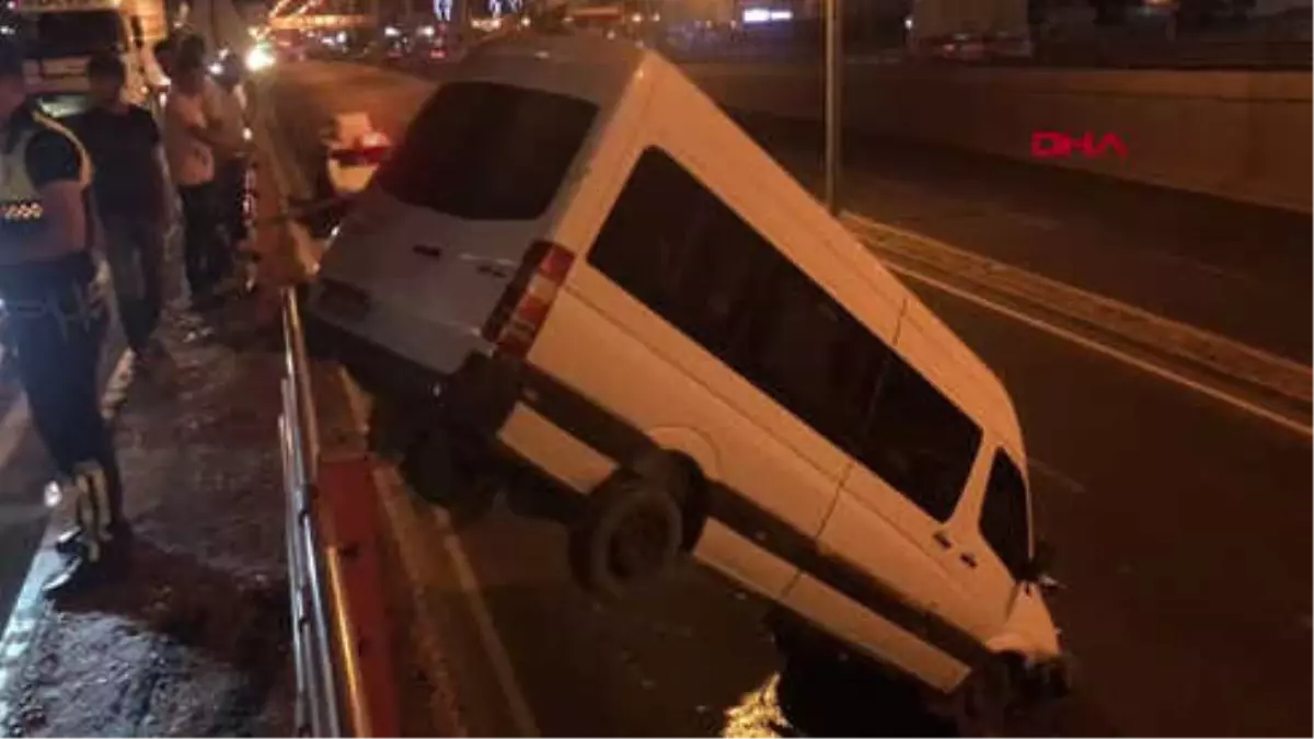 Diyarbakır El Freni Çekilmeyen Minibüs, Alt Geçide Düştü Hd