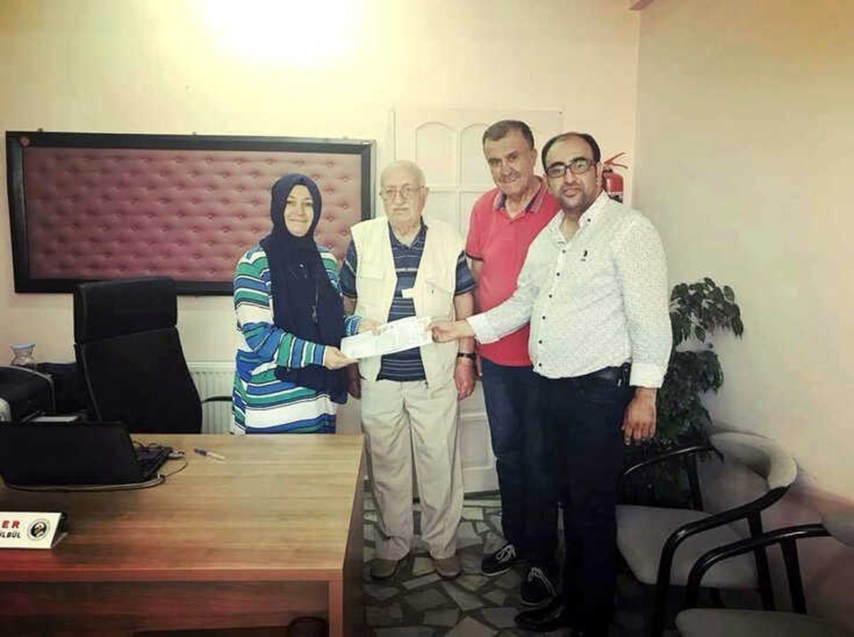 Emekli Polisten Türk Hava Kurumu\'na Bağış