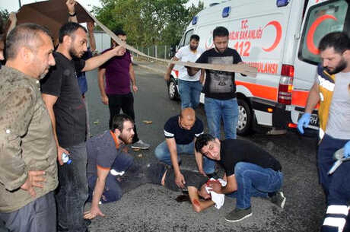 Hafif Ticari Araçla Çarpışan Motosikletin Sürücüsü Yaralandı