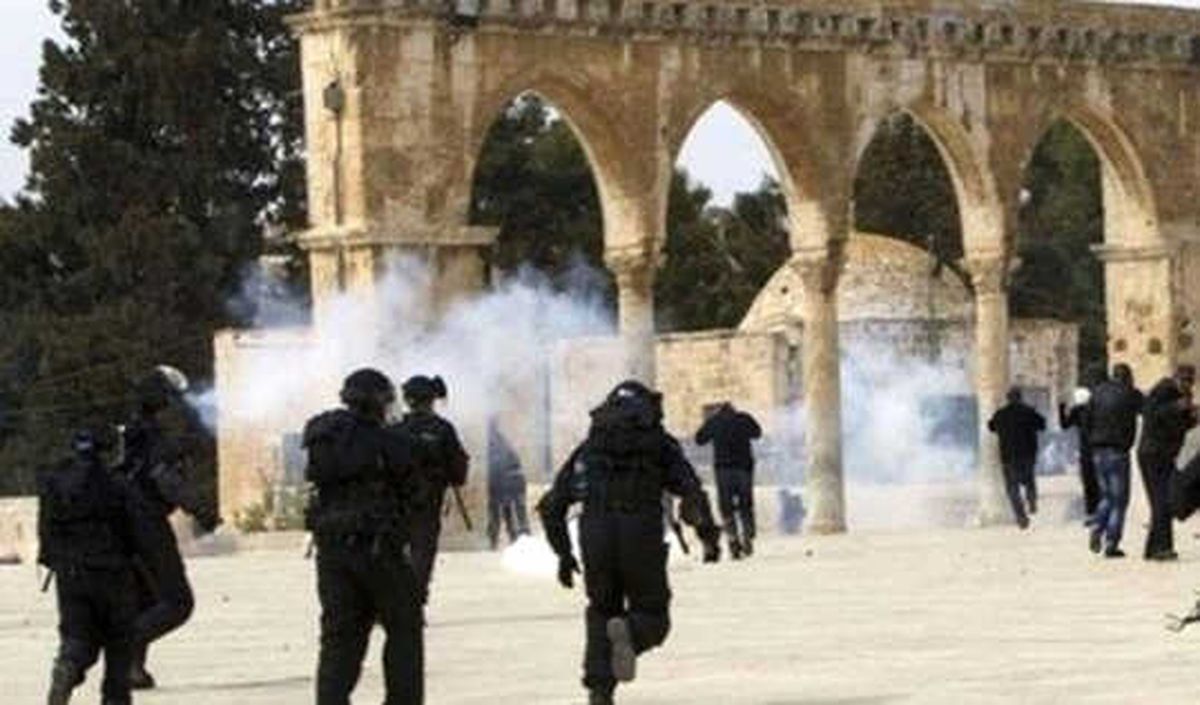 İsrail Polisinden Mescid-i Aksa\'ya Saldırı