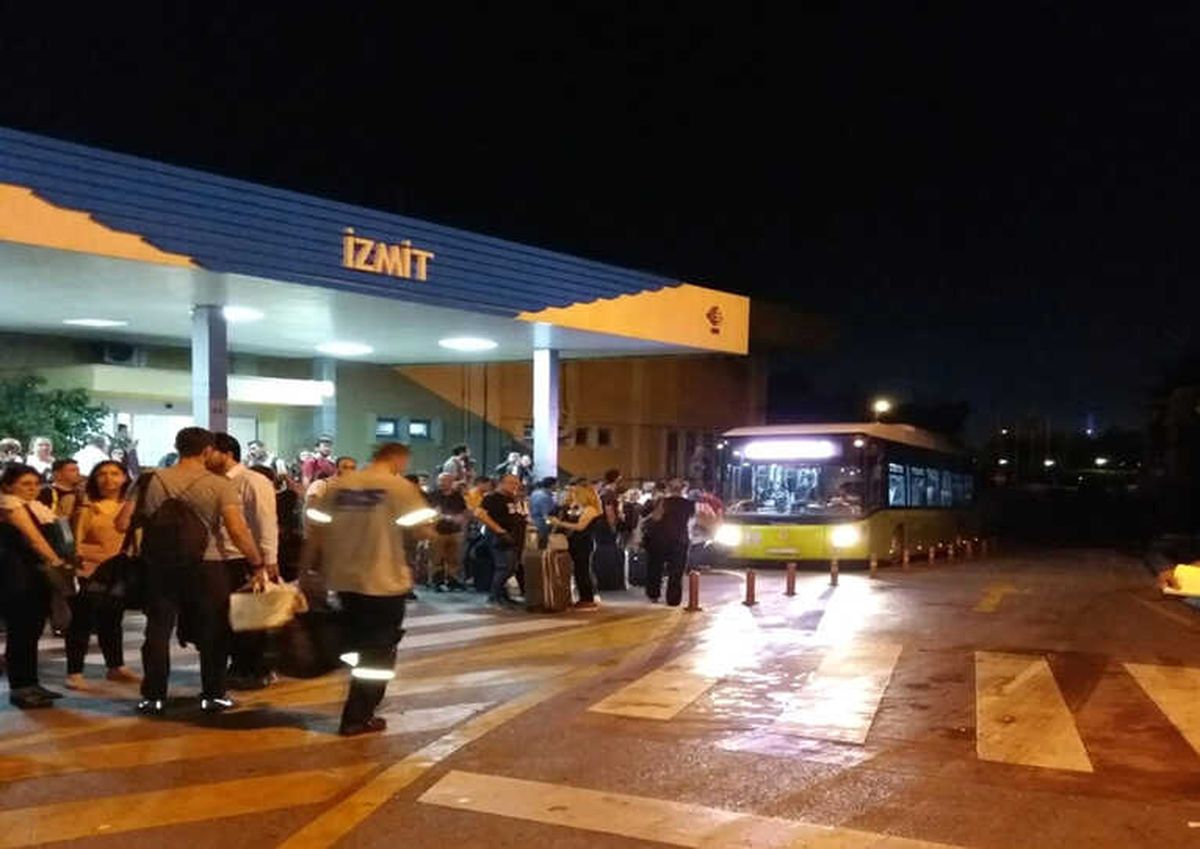 Kocaeli\'de Sağanak Yağış Demiryolu Ulaşımını Etkiledi