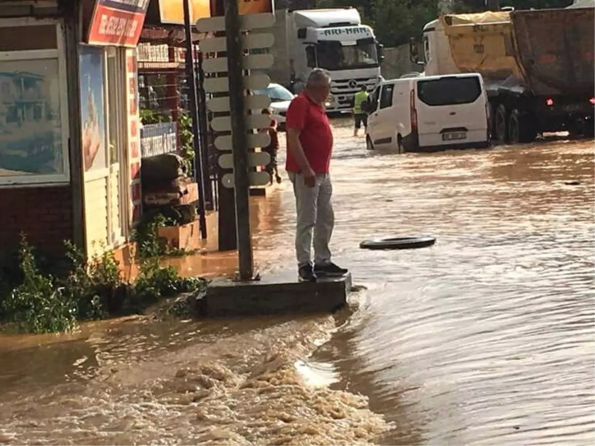 Kocaeli\'de Sağanak Yağmur Sonrası Sel