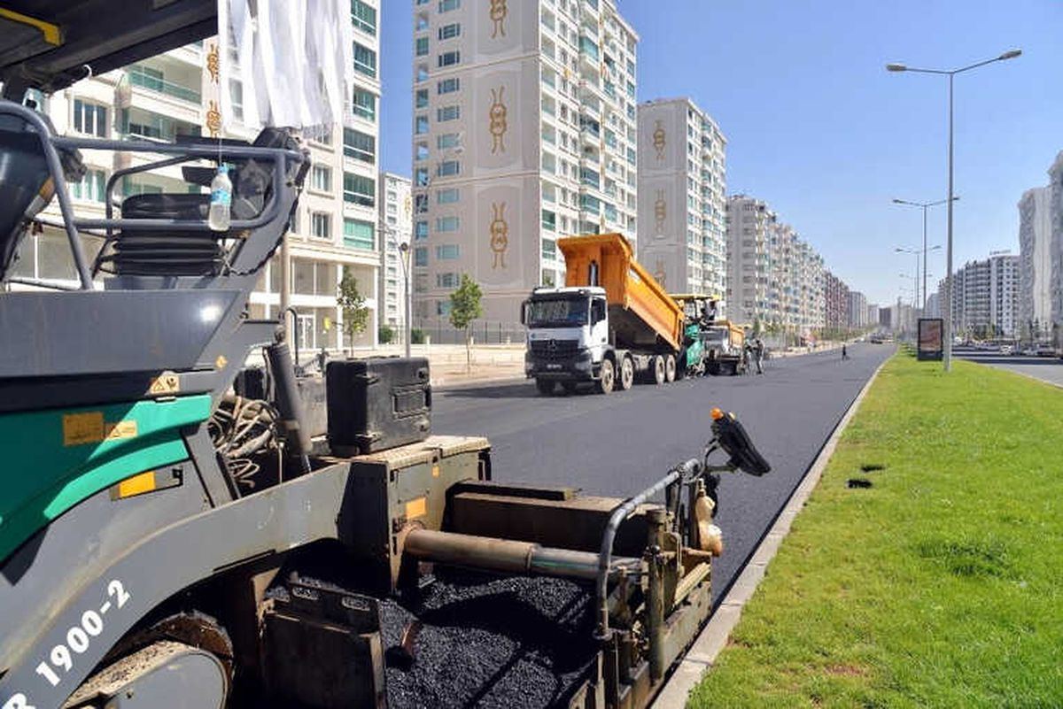 Mezopotamya Caddesi\'ne 7 Bin 121 Ton Asfalt Serildi