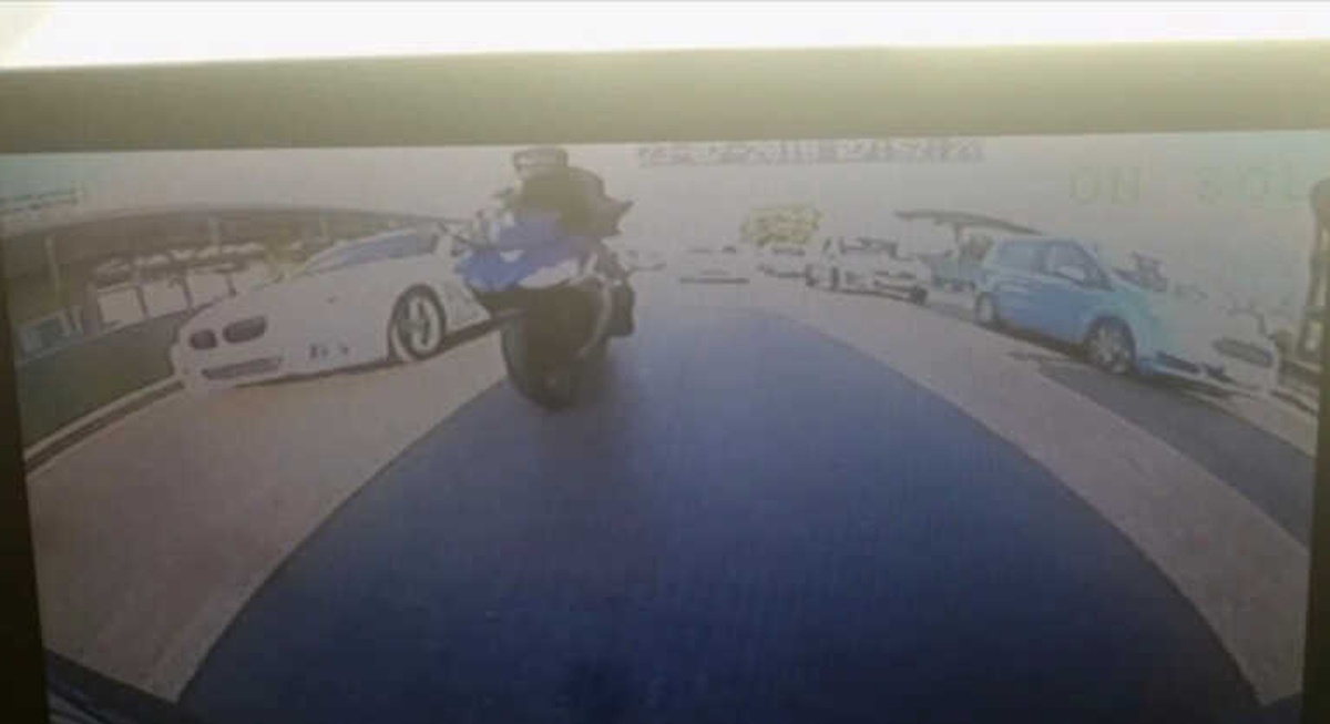 Bursa\'da Motosiklet Kazası Kameralara Yansıdı, Sürücü Kılpayı Ölümden Döndü