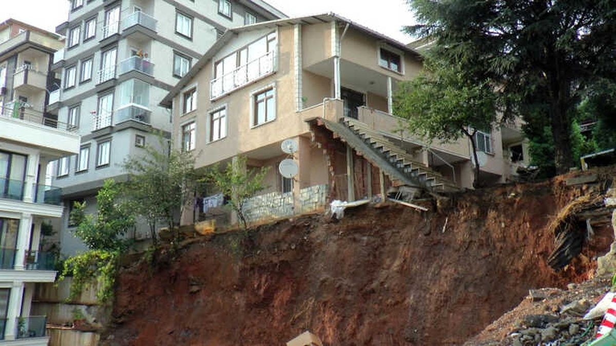 Sancaktepe\'de Toprak Kayması