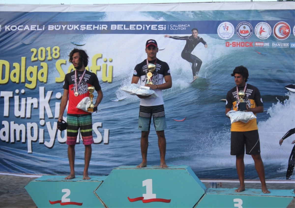 Türkiye\'nin İlk Deniz Sörfü Şampiyonası Gerçekleşti