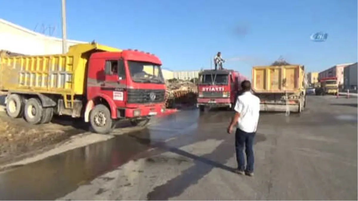 Tutuşan Tahta Paletler Fabrikaya Sıçramadan Söndürüldü