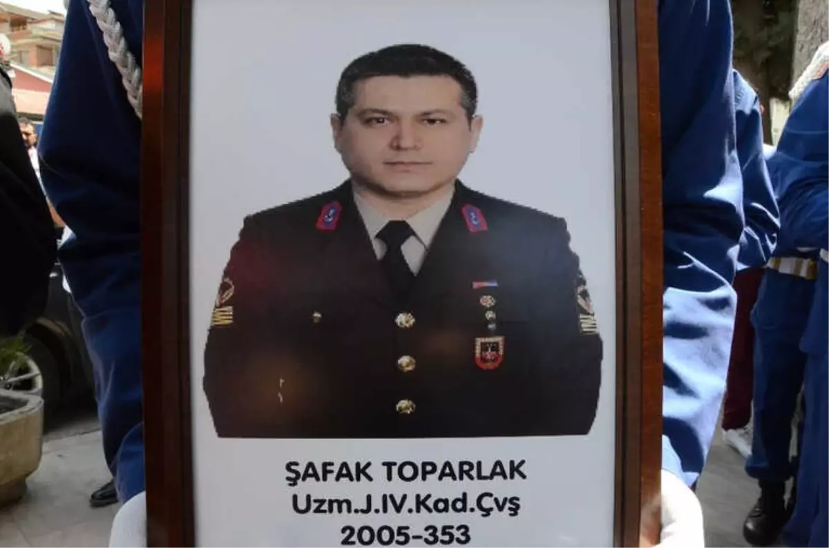 Uzman Çavuş Kalbine Yenik Düştü