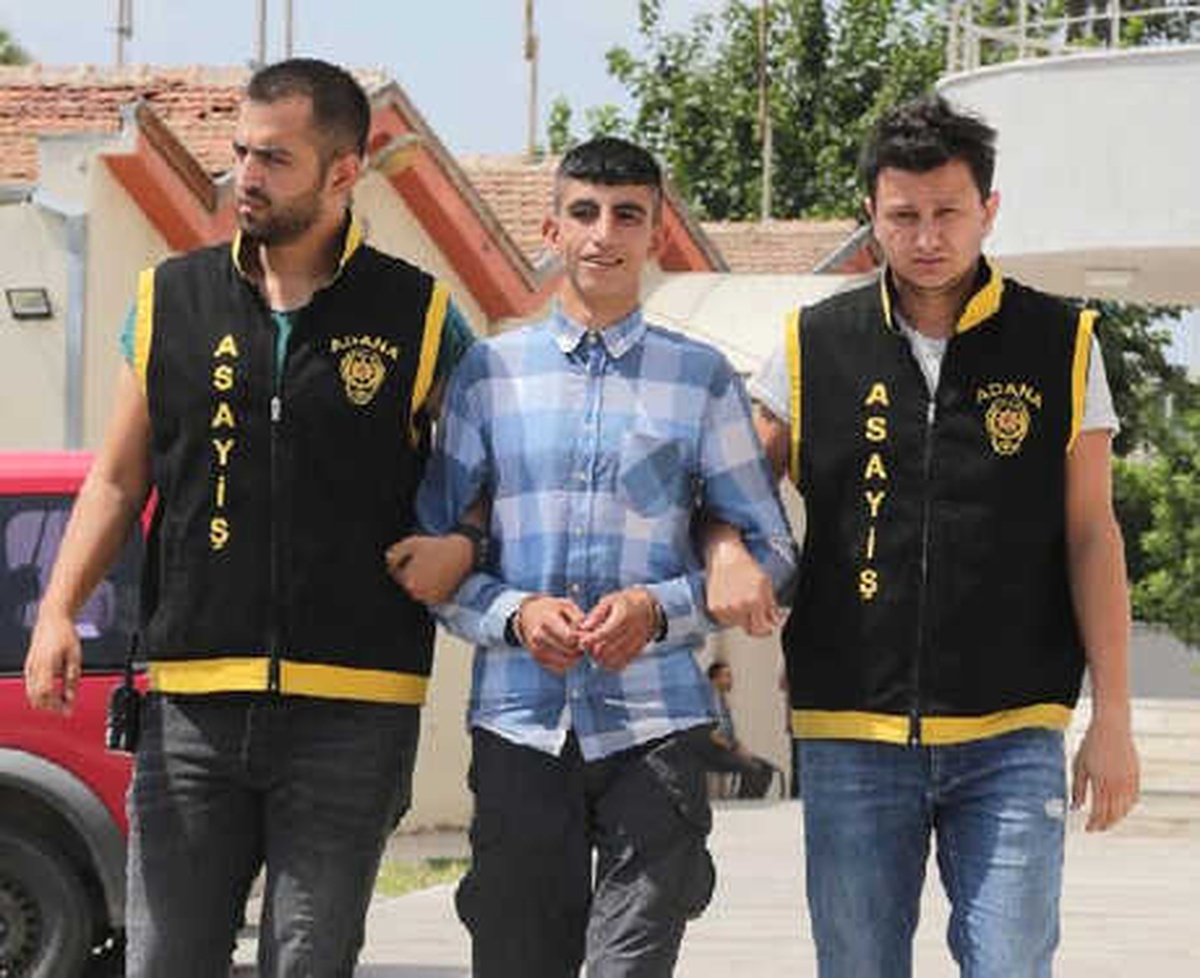 Alkollü Hırsızlar, Soygundan Sonra Uyuyakaldıkları Otobüste Yakalandı