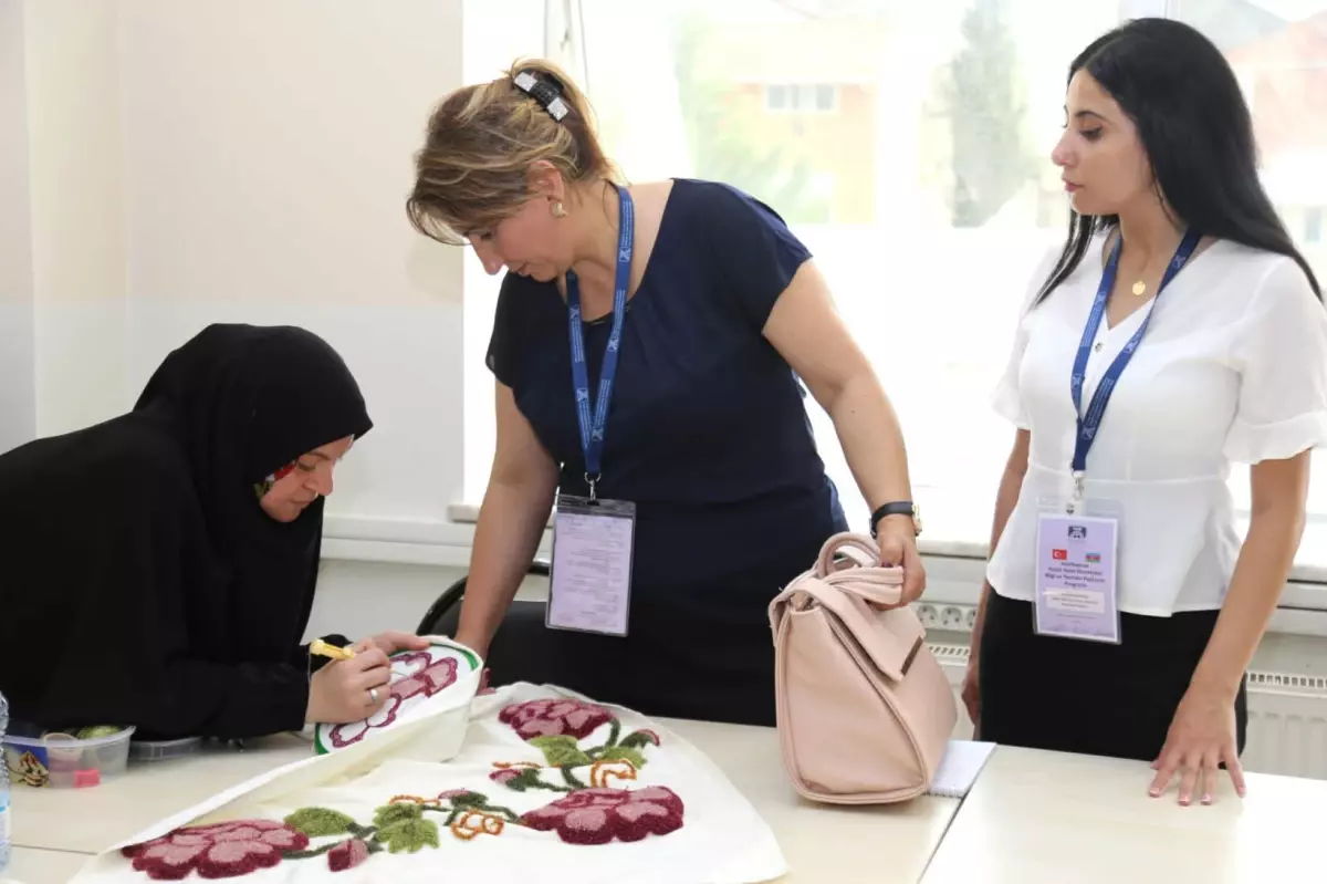 Azerbaycanlı Yerel Yönetici Kadınlar Ko-Mek\'e Hayran Kaldı