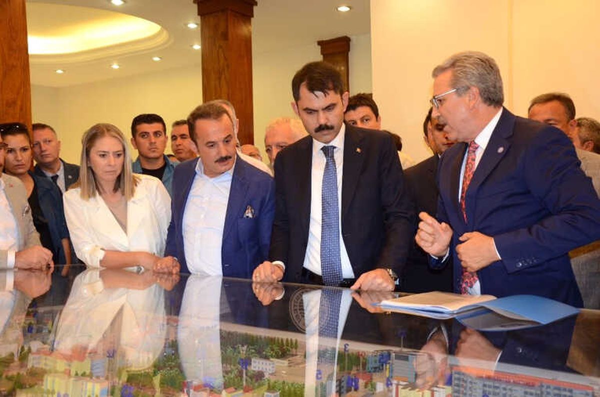 Bakan Kurum\'dan Ege Üniversitesi ve Kentsel Dönüşüm Alanına Ziyaret