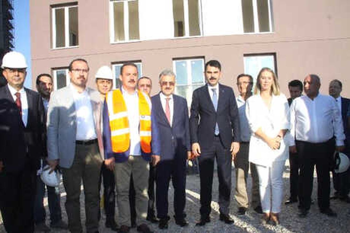 Bakan Kurum: İzmir\'deki Yapı Stoğunun Yüzde 65\'i Riskli (3)