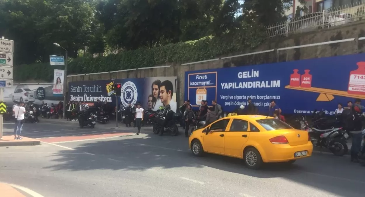 Binlerce Motosikletli "Altın Elbiseli Adam" İçin Yola Çıktı