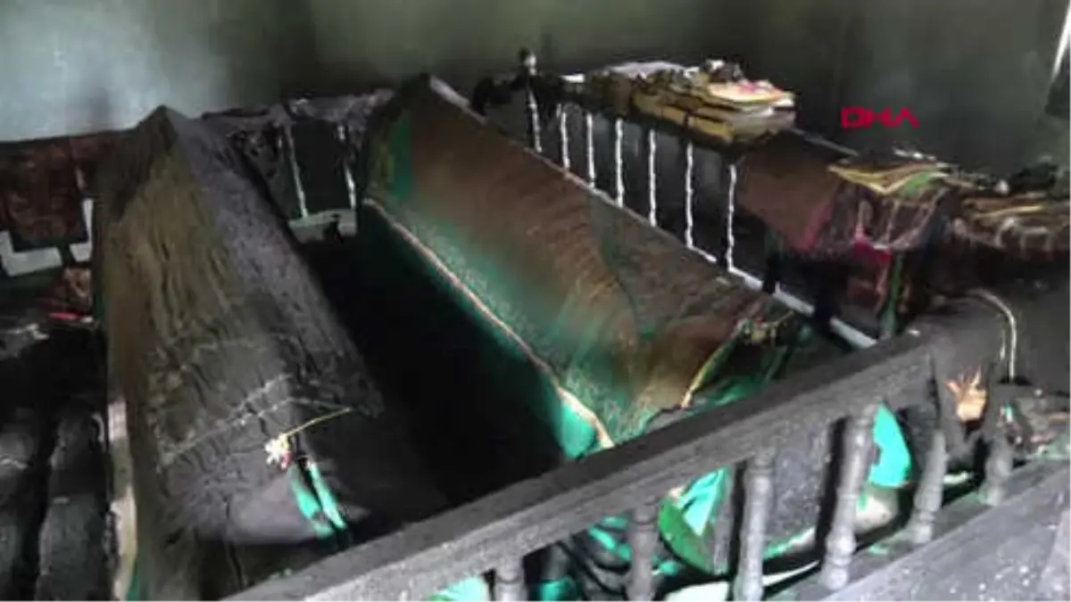 Bolu Yanan Türbeye 2 Aydır Onarım Yapılamıyor Hd