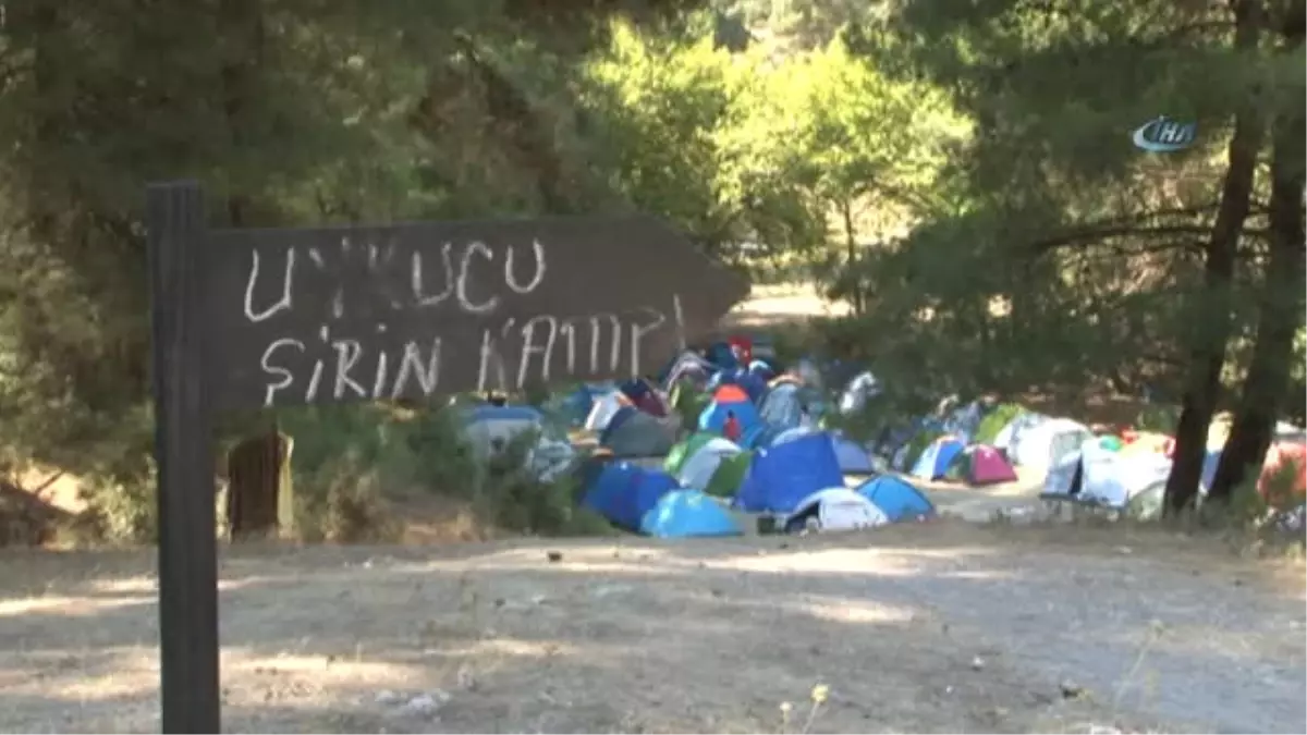 Bu Festivalde Olmayan Tek Şey Teknoloji... İzmir\'de Merakla Beklenen Uyku Festivali Renkli Başladı