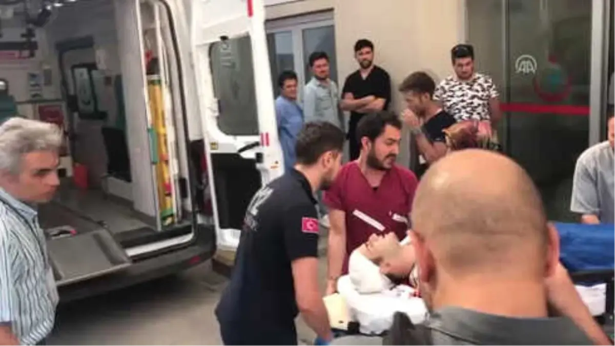 Çankırı\'da Hafif Ticari Araç Polislere Çarpması - Yaralı Polis Yıldırım, Ankara\'ya Sevk Edildi