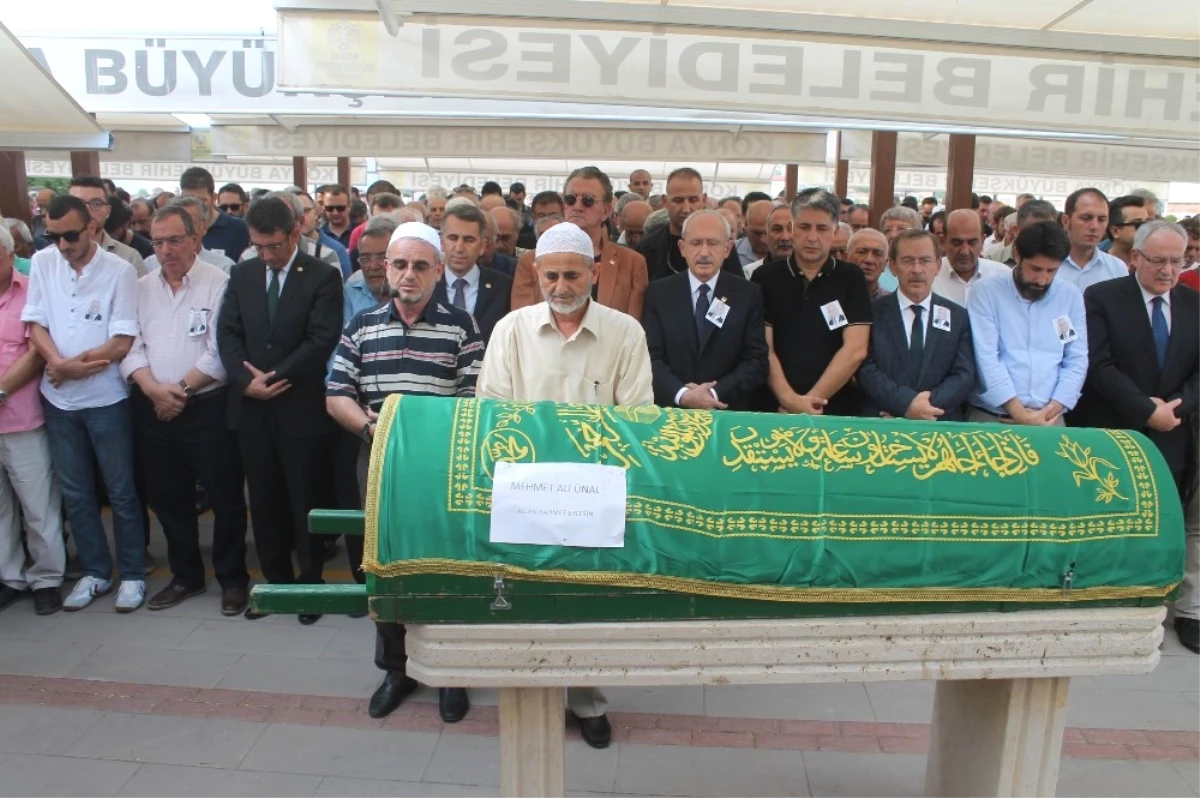 CHP Lideri Kılıçdaroğlu Konya\'da Cenazeye Katıldı