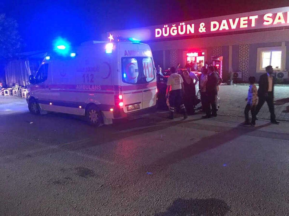 Gelinle Damadın Aileleri Arasında Kavga: 8 Yaralı