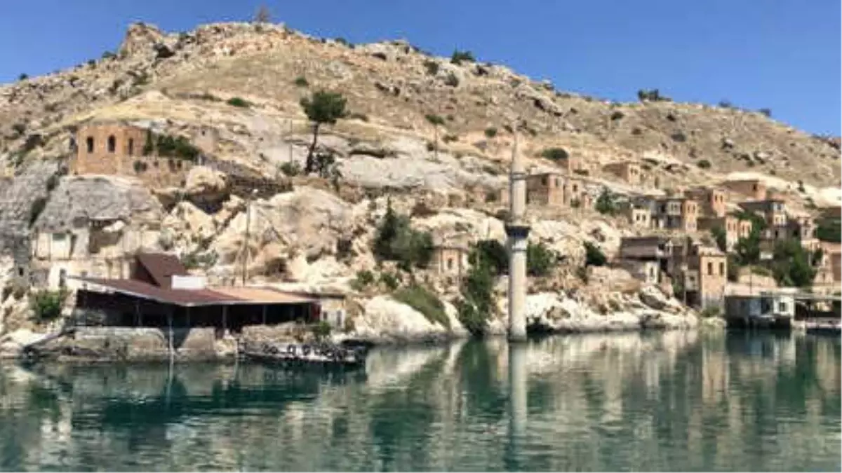 Halfeti\'ye Turist Akını