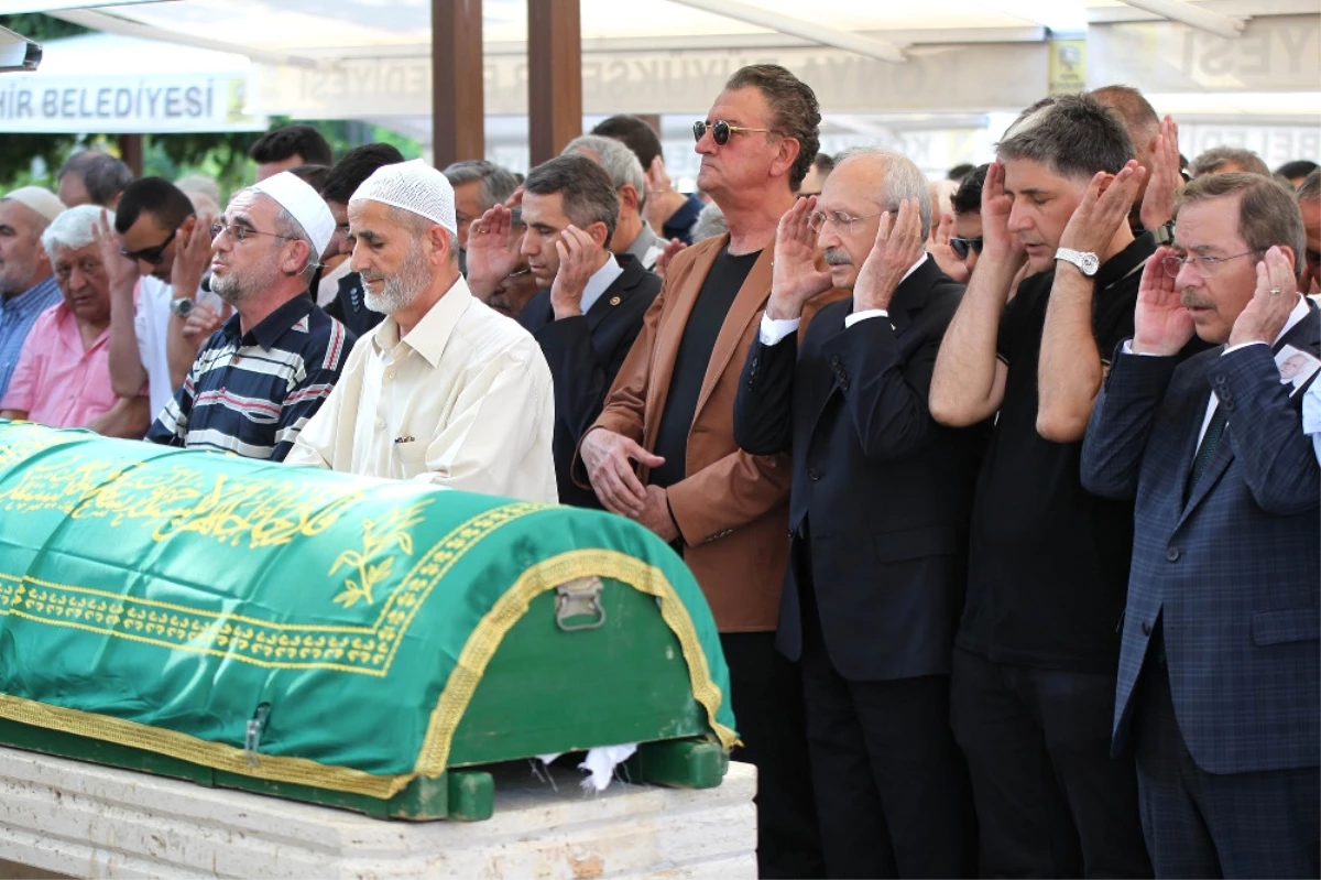 Kılıçdaroğlu Konya\'da Cenazeye Katıldı