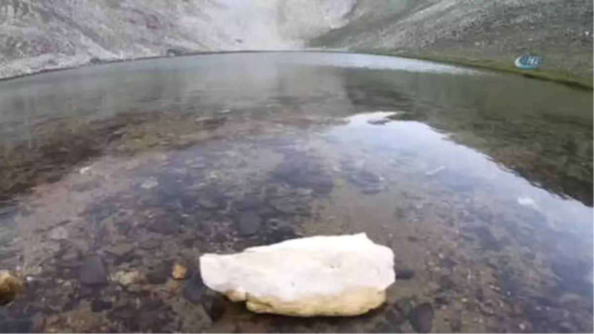 Kışın Üstünde Yürüdükleri Göllerde Yazın Yüzüyorlar