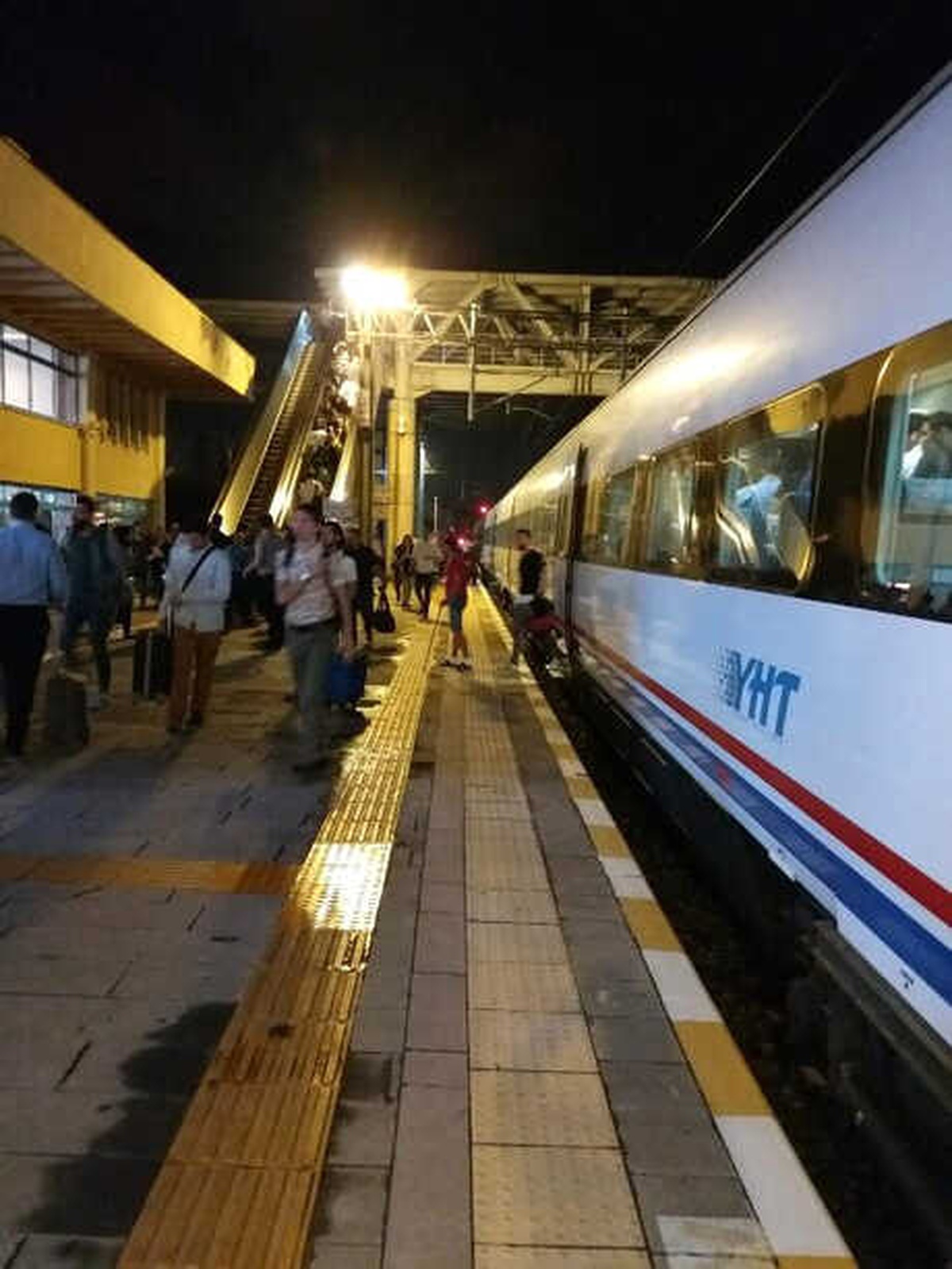 Kocaeli\'de Yol Açıldı, Tren Seferleri Başladı; Yeni Yağış Uyarısı Yapıldı