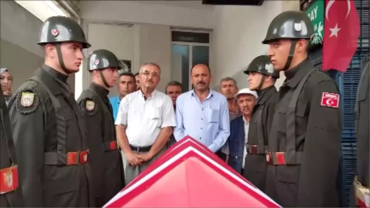 Tıra Çarpan Otomobildeki 2 Askerin Naaşları Memleketlerine Gönderildi