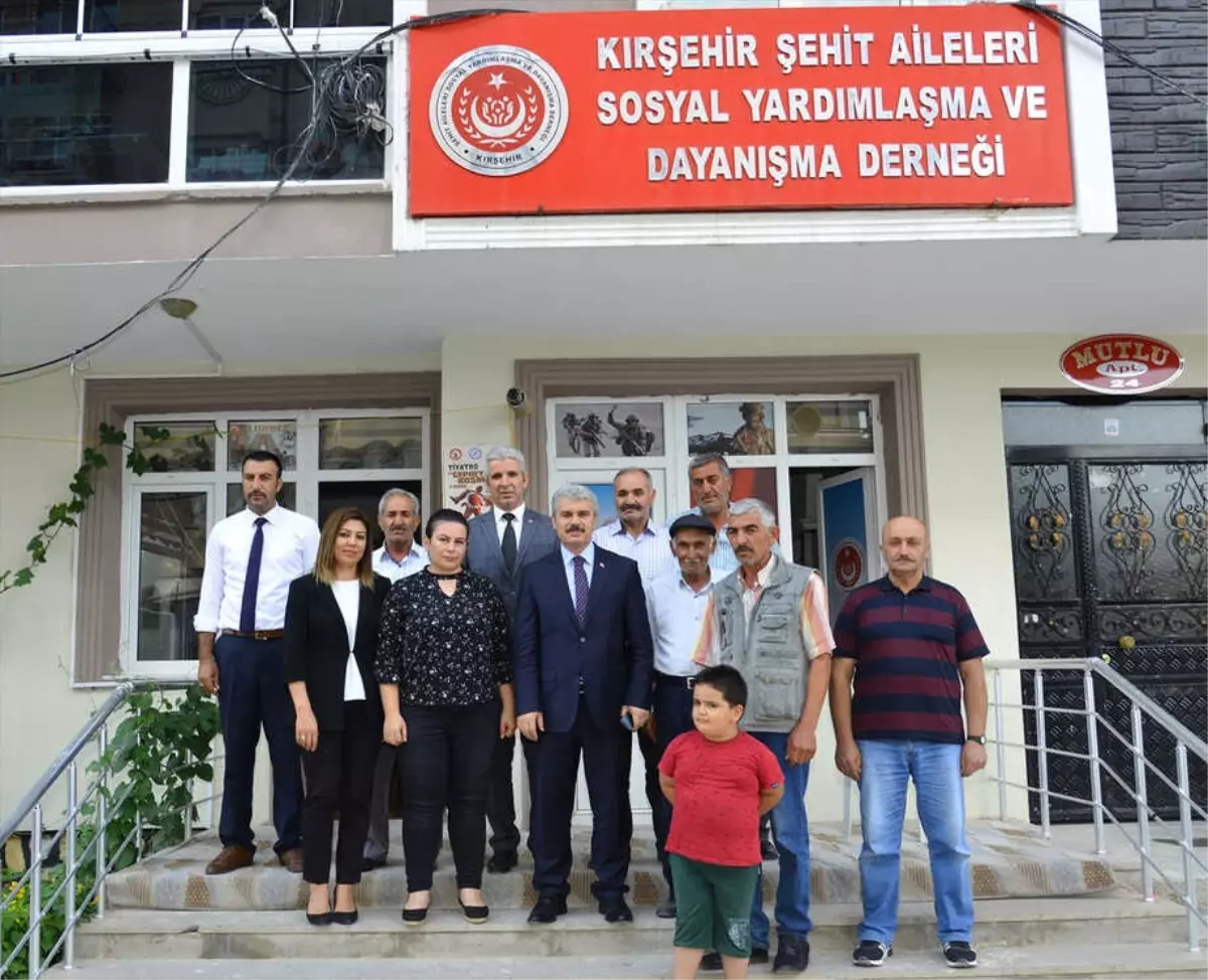 Vali Akın Şehit Aileleri Derneğini Ziyareti