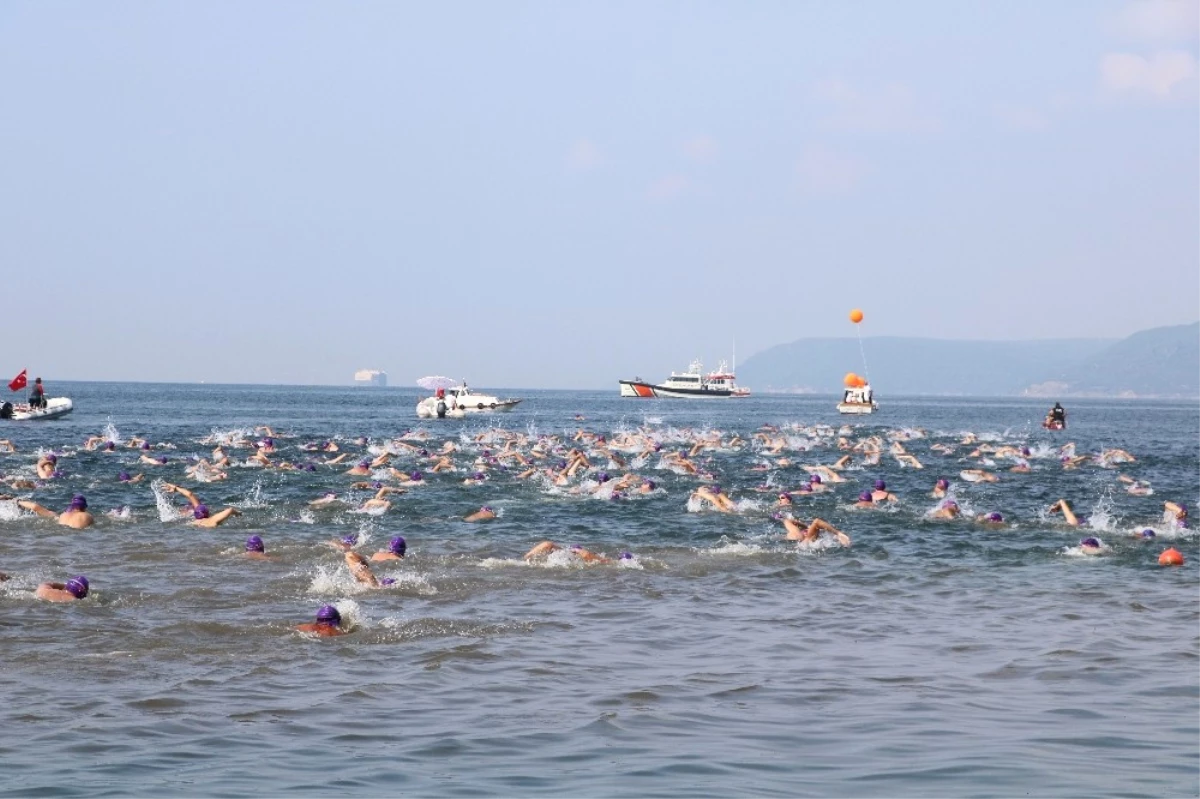 Çanakkale\'de Troya Açık Su Yüzme Yarışı Gerçekleşti