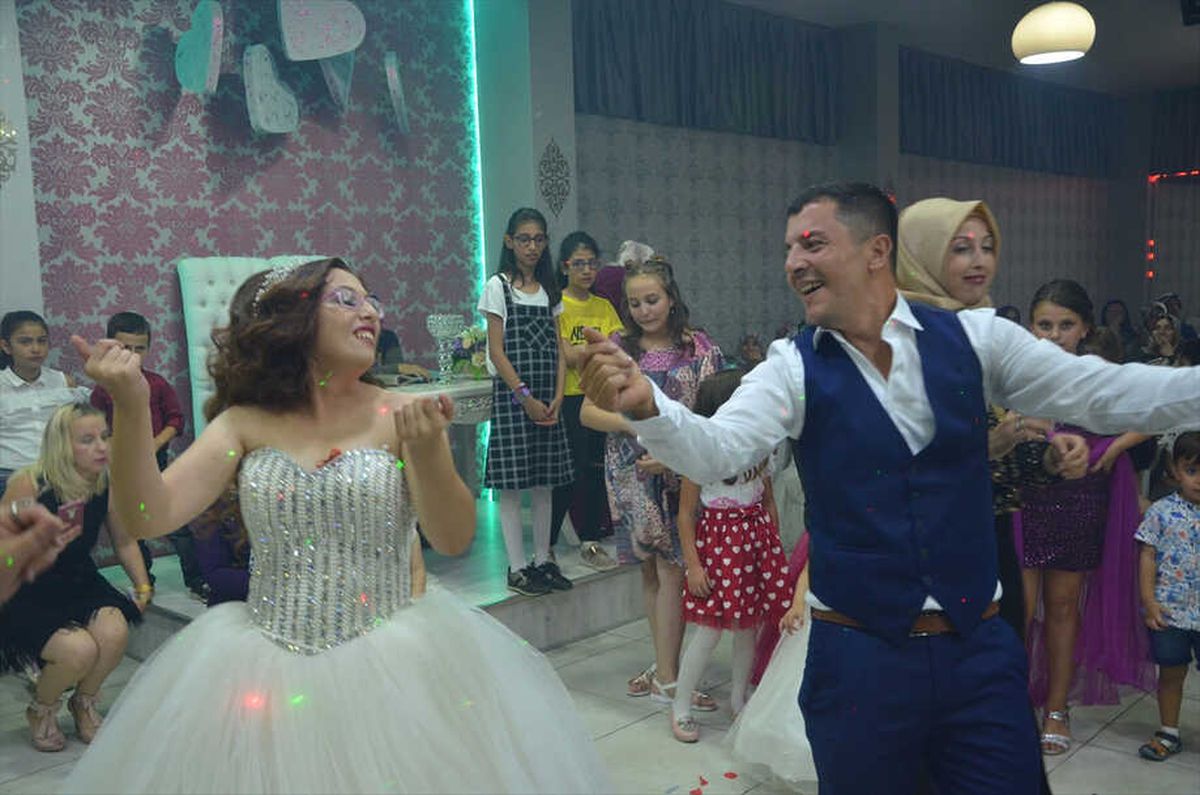 Down Sendromlu Eren\'in Gelinlik Hayali Gerçek Oldu