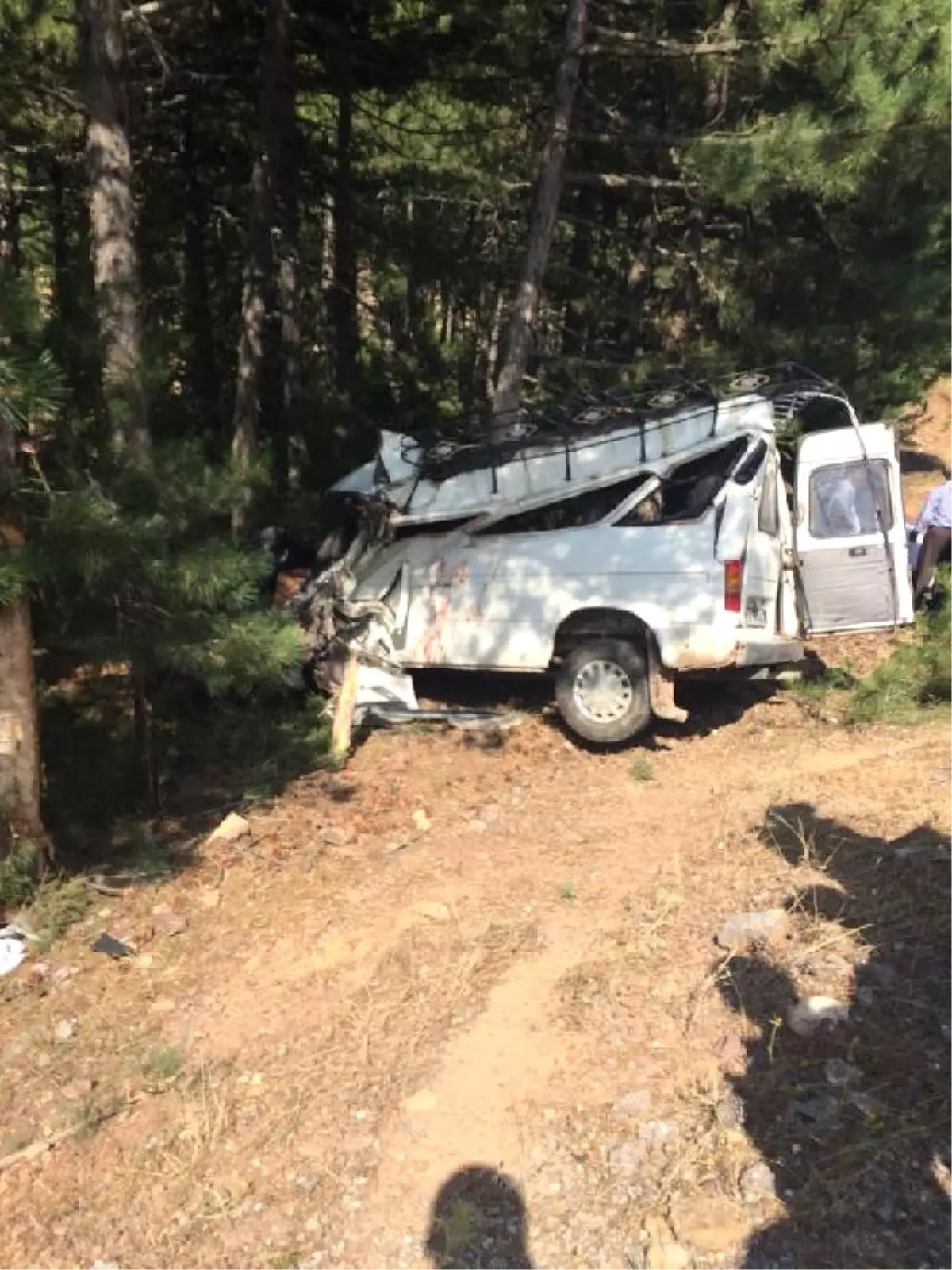 Düğünden Dönenleri Taşıyan Minibüs Devrildi: 2 Ölü, 8 Yaralı